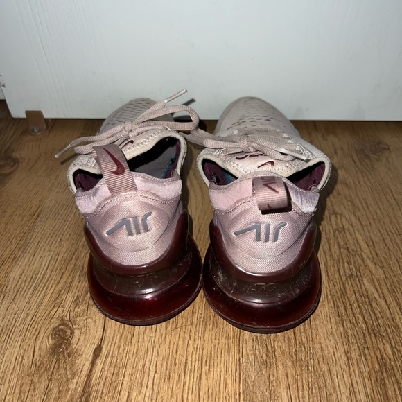 Size 8 Nike pink shoes - Picture 2 of 3